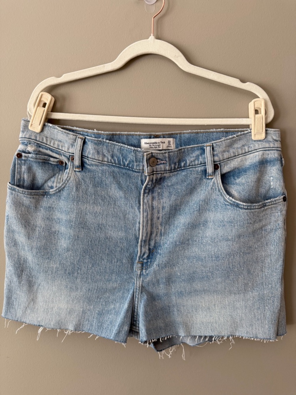 Abercrombie & Fitch Light Wash '90s Straight Ultra High Rise Jeans